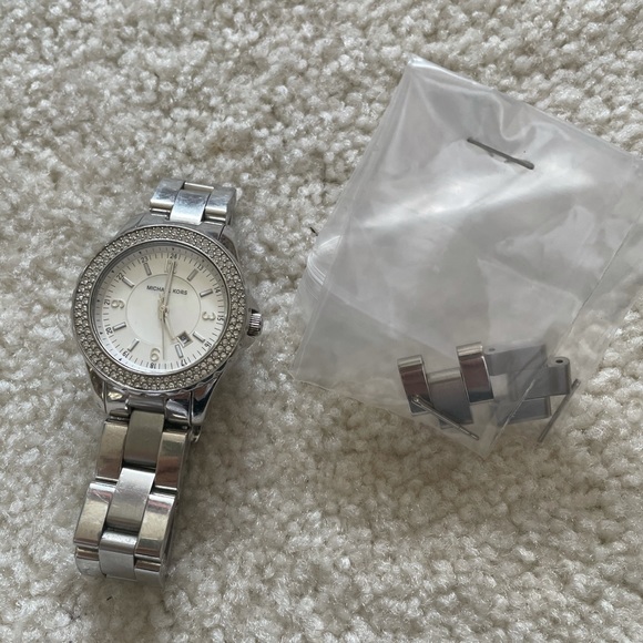 Michael Kors stainless steel watch - Picture 11 of 11